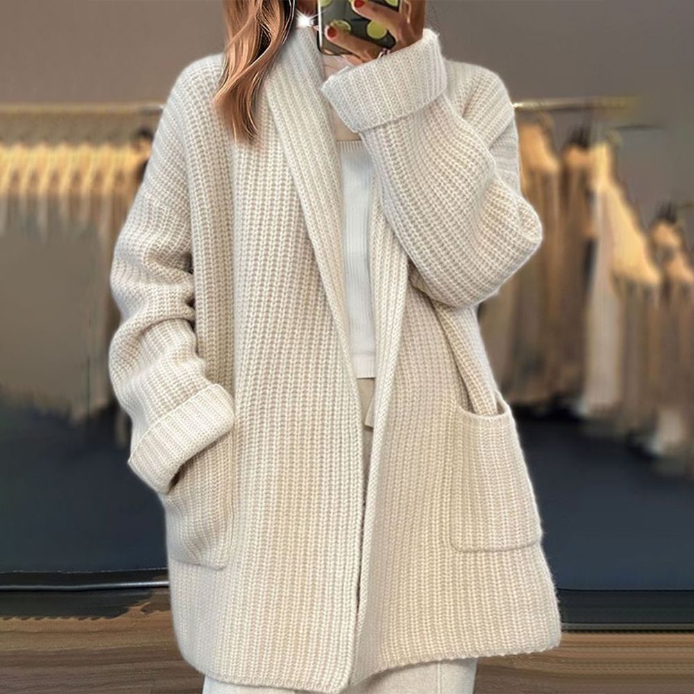 Weiße einfarbige langärmelige Strickjacke