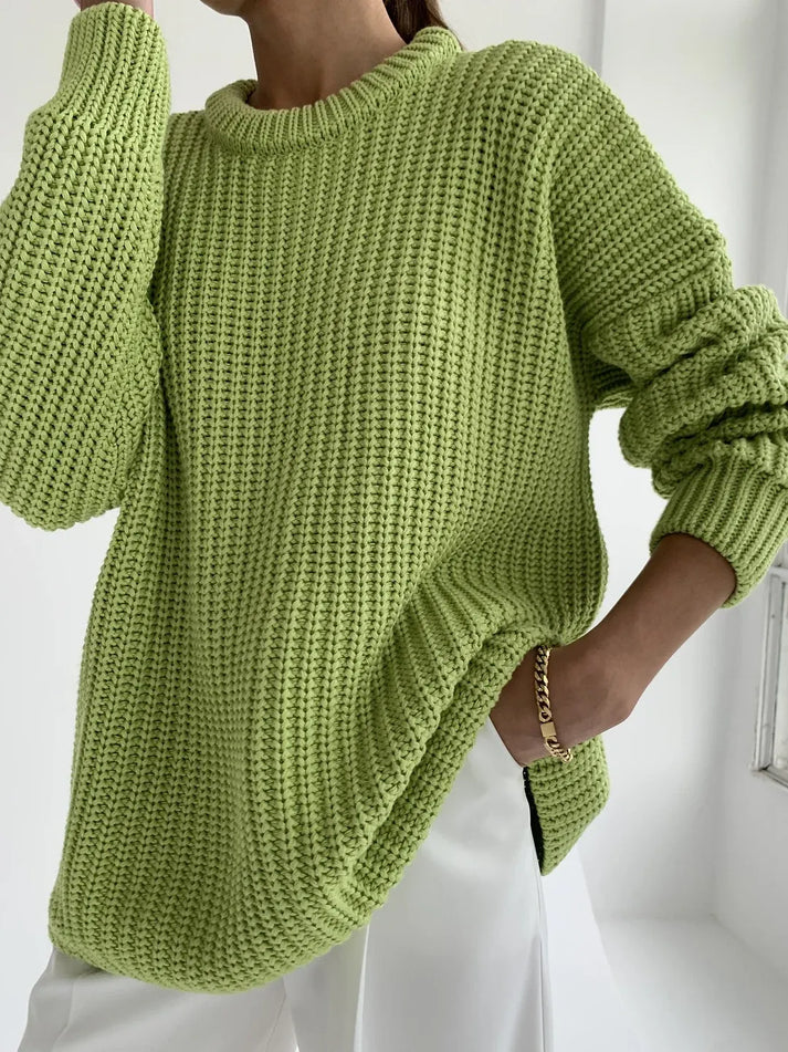 Warmer winterpullover: modischer rundhalsausschnitt im minimalistischen design