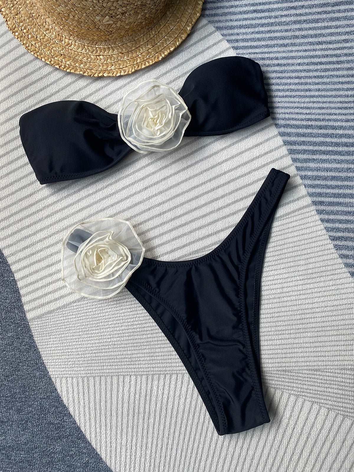 Bella | Luxury Bandeau-Bikini-Set mit Blumenbesatz