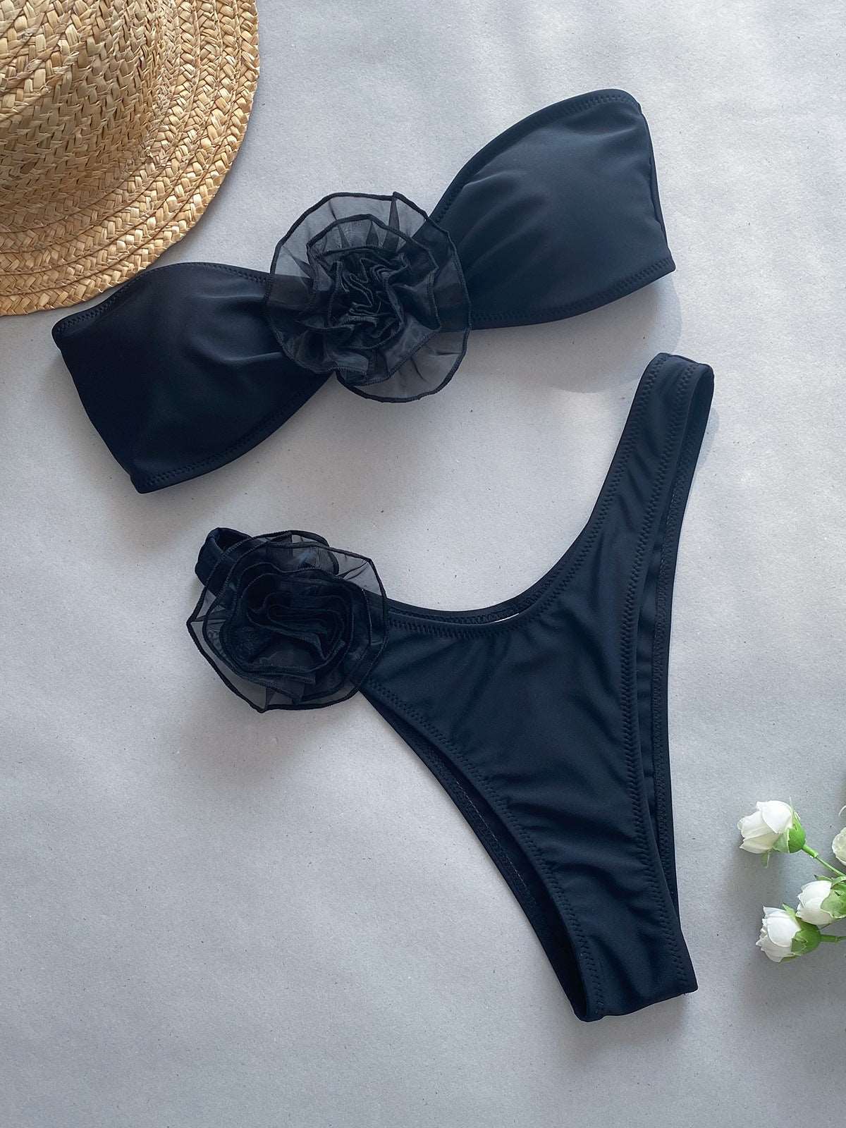 Bella | Luxury Bandeau-Bikini-Set mit Blumenbesatz