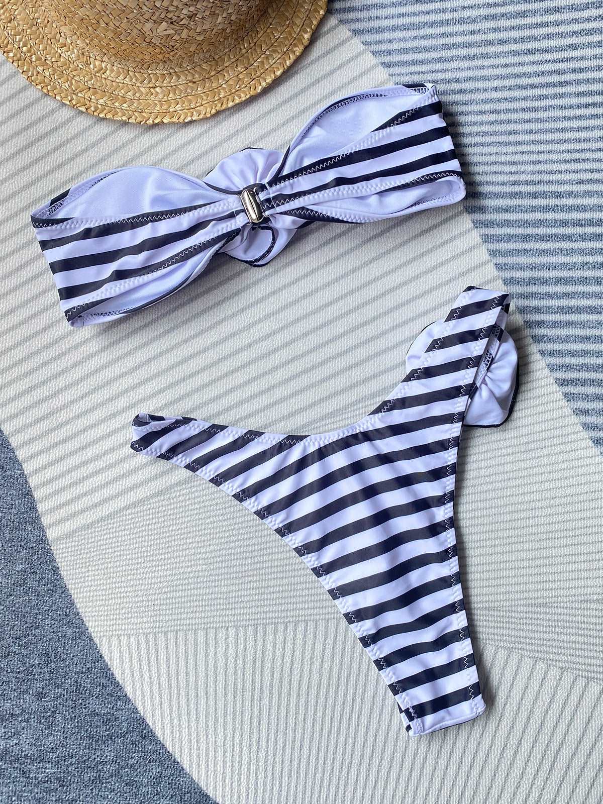 Bella | Luxury Bandeau-Bikini-Set mit Blumenbesatz