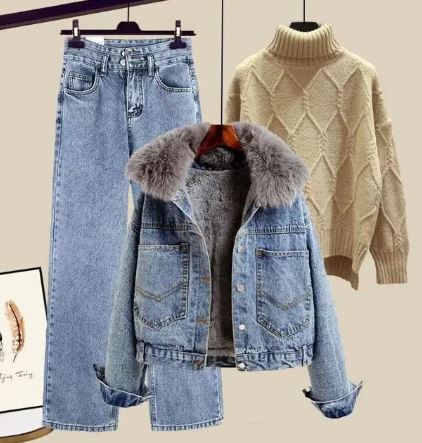 Wivarael | Dreiteiliges Set aus Jeans, Jeansjacke und Strickpullover mit hohem Halsausschnitt